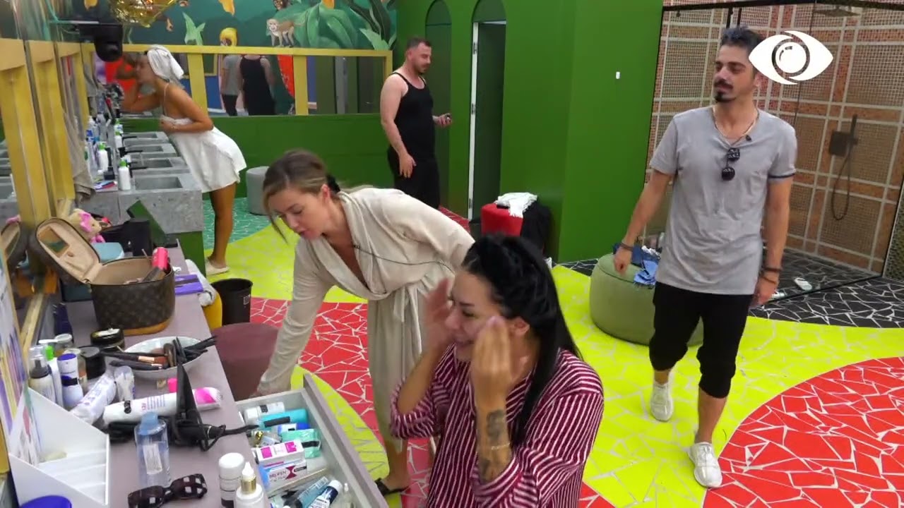 Prima donna lind!/ Olta dhe Efi nisin ditën me ironi