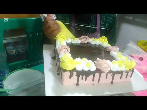 Mehdi Night Cake Dressing 