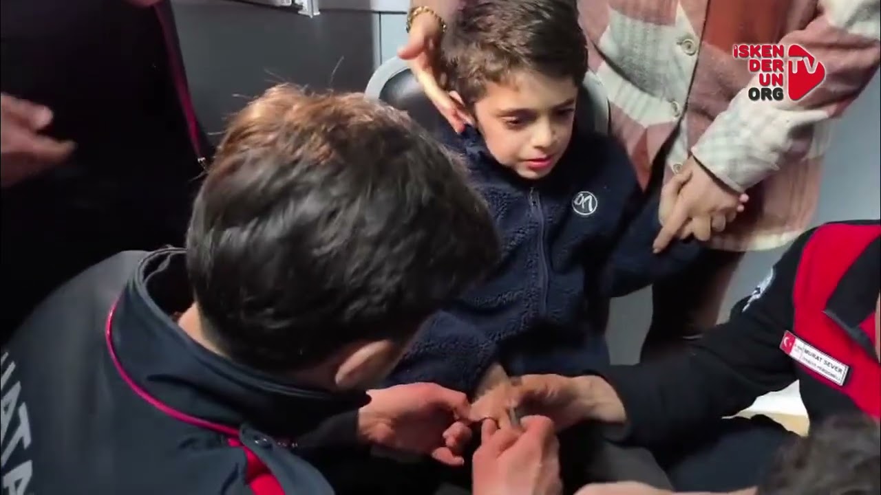 Parmağına sıkışan çelik halka itfaiyede kesildi