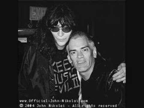 Joey Ramone - I Am Seeing UFO's (Live 1997)