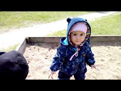 Elias och Sandra på lekplats(2)