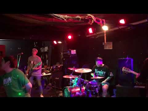 The kitsches- Alerts (20181110 Hell Comes Home #1)