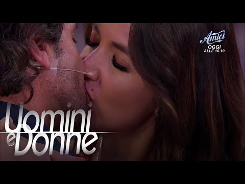 Uomini e Donne, Trono Over - Alessio e Claudia: il bacio