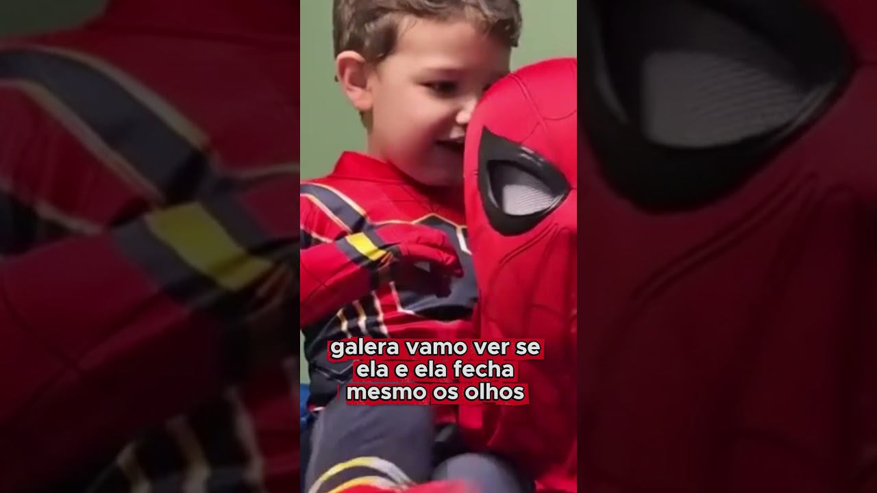 Quer saber como é a máscara do Homem-Aranha que abre e fecha os olhos?