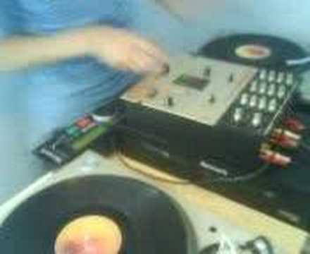 Dj Syrus Beat Juggling and Scratching