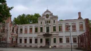 preview picture of video 'Żmigród - Ruiny pałacu , baszta i ogrody'