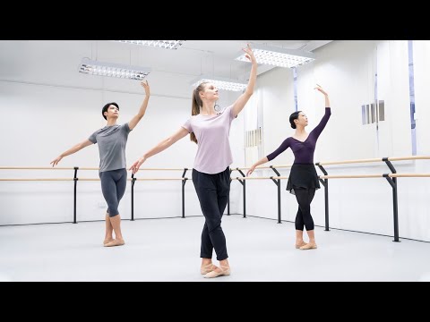 Barre Class with Coryphée Amber Lewis