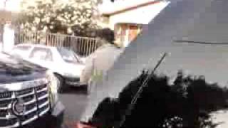 30 crips catch Lil wayne and his dudes in SUVs in LA.flv