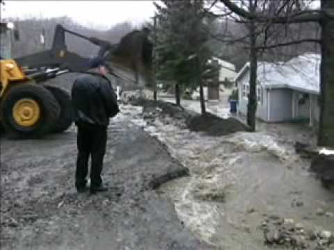 Gushing water threatens River Road (again)