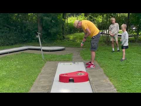 Carsten Sostmeier kommentiert Ralles Minigolf Jahrhundert Hole-in-one