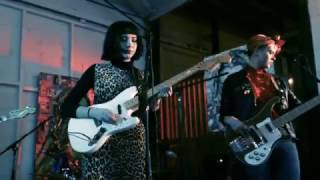 The Regrettes - Hot (Live on PressureDrop.tv)