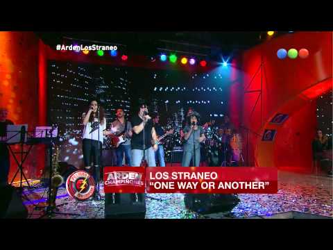 Arden Champiñones, Los Straneo cantan One way or another - Peligro sin codificar 2015