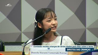 Children and adolescents present their demands to the Human Rights Commission.