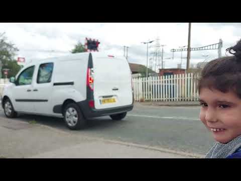 Thatcham train crossing 2022