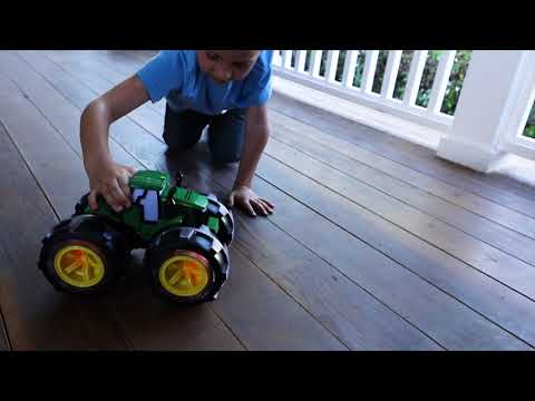 JOHN DEERE traktorius su šviesomis ir garsais Gator, asort., 37929 video