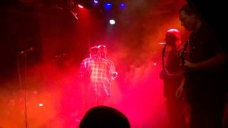 Kolmas nainen :Maailma on tyly