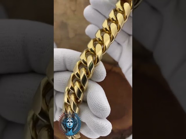 Vídeo relacionado con The Yellow Shine Pave Diamonds Gold Cross Sudadera