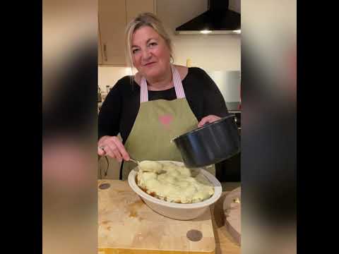 HOW TO MAKE A CAULIFLOWER CHEESE COTTAGE PIE