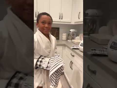 Drew bakes an apple pie Part 2 of 2