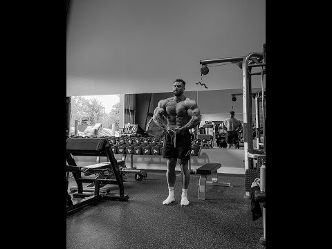 Cbum está gigante, está morando na academia.