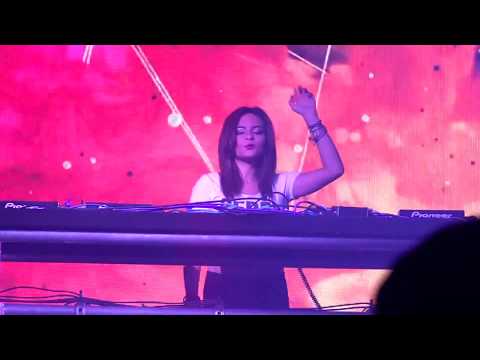 Liza Divine playing Tom Staar vs Delerium - Rocket Silence (Maryn Reboot - Andrew Bayer mashup)