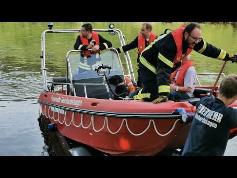 Tierrettung / Hund in Weser / Rettungsboot im Einsatz / FF Reinhardshagen