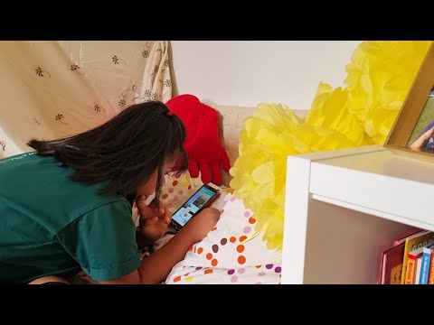 Kussen door het scherm...