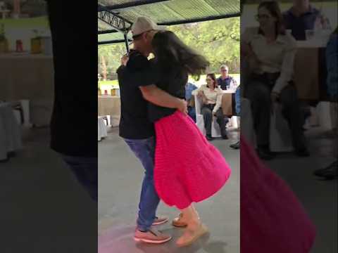 no aniversário do Adelino e Valiria em Chopinzinho no Paraná.Brasil #shotrs #baile #dancarinos