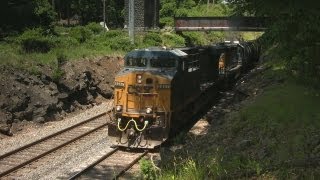 preview picture of video 'CSX X702, K040 and Q439 At Stony Point, NY 6/1/13'