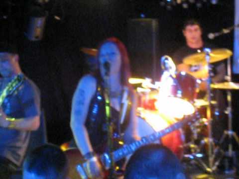 3 Kisses fan footage - Lost it All (partial)
