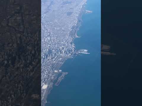 Flying over Chicago on a Delta 737-900||PinkosTv||#shorts