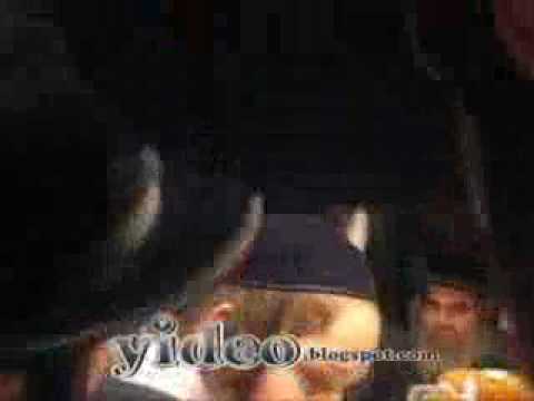 satmar rebbi by hachnosas sefer torah in boro park