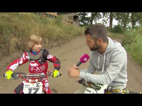 Der Landreporter trainiert mit den jungen Talenten auf der Motocross Übungsanlage Lehmbeck