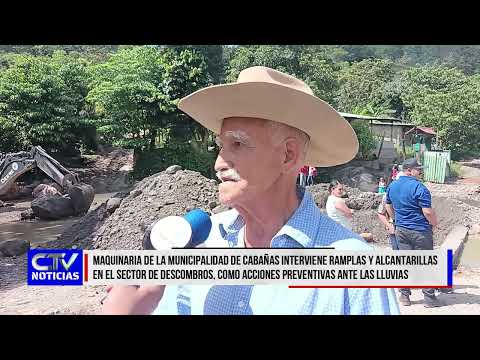 maquinaria de la municipalidad de Cabañas  trabaja en prevencion previo a lluvias en Descombros