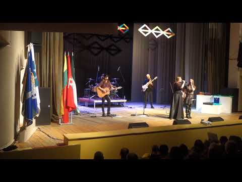 Žalvarinis Šilutėje. Palinko liepa šalia kelio - visi.