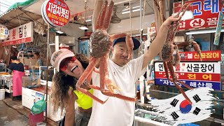A Latina in SOUTH KOREA!! BUSAN - A trip into the MASSIVE Jagalchi SEAFOOD market + best KIMCHEE 🇰🇷🦀