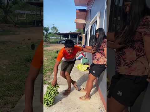 โทษทีนะ สะดุดขา😂 #comedy #funny #funnyshorts #comedymove #funnyvideo #comedyshorts #comedyvideo