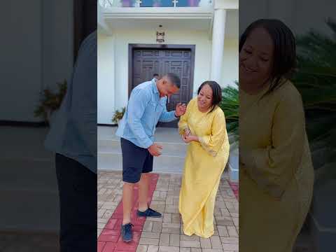 Enzo calling Patric to come see madam Regina 😀😀 He cheated. #juakaliseries #juakali