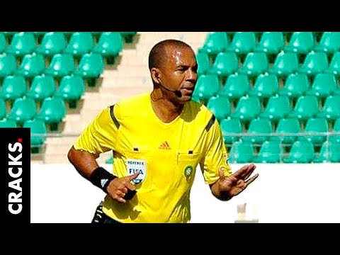Nunca más volveremos a ver a este árbitro tras este terrible partido