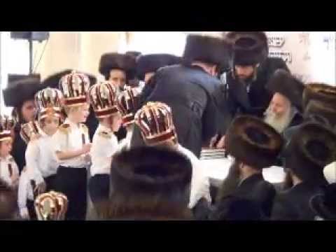 Bobover rebbe in Bobov Cheider in London-June 2013