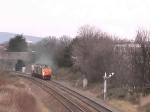 37423 & 37609 Storm past on 6K41 Valley - Crewe Flasks 24th January 2014