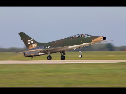 North American F-100F Super Sabre / Hun at WoH 2014 UNEDITED skip to 07:00 Christopher Ebdon, AV8PIX