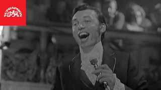 Videoklip: Karel Gott - Mám tě rád víc než dřív (live) s textom piesne Videoklip Karel Gott - Mám tě rád víc než dřív (live) s textom piesne
