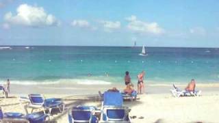 preview picture of video 'Gran Bahia Principe A walk to the beach'