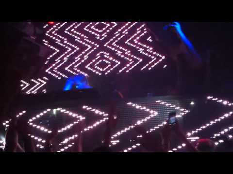 Ferry Corsten - Check It Out (Bassjackers Remix). Live @ Pacha NYC 4/12/12