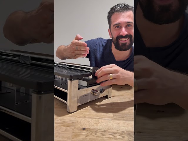 Video Teaser für Trisa Raclette "Pure Melt" Test – Marc probiert den cleveren Raclette-Ofen mit Rauchabzug aus