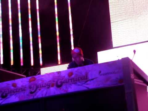 Boys Noize EDC 09 - Micheal Jackson - Beat it / Boys Noize Starter