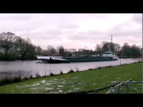 Vorbeifahrt Binnenschiff Wendy Dua GMS 02205627 zu Tal auf der Hunte beim WSA in Oldenburg