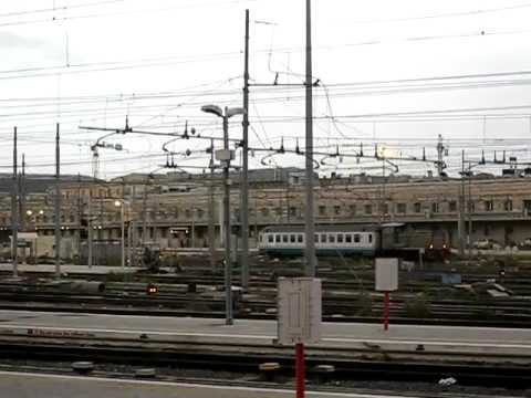 Manovra "vecchio stile" a Roma Termini (245 + Carrozza UIC-X isolata)