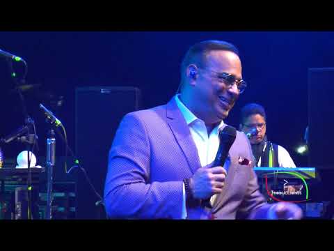 Videoclip de Yo No Te Pido (Live Version) — Gilberto Santa Rosa